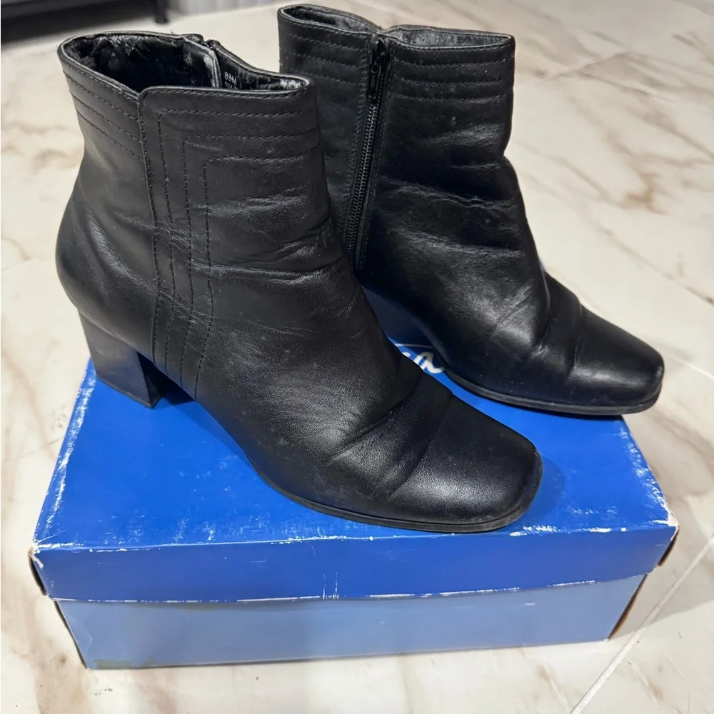 Caressa Black Genuine Leather Ankle Boots Block Heel Size 8.5